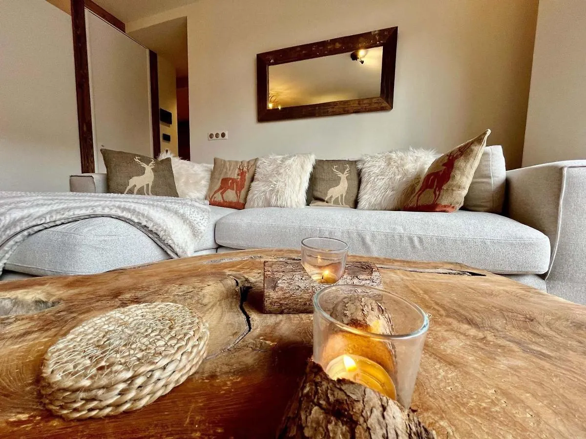 Appartement De Prestige Aux Gets, Terrasse Et Acces Immediat Aux Pistes Et Commerces - Fr-1-598-121 Les Gets 0*,  France